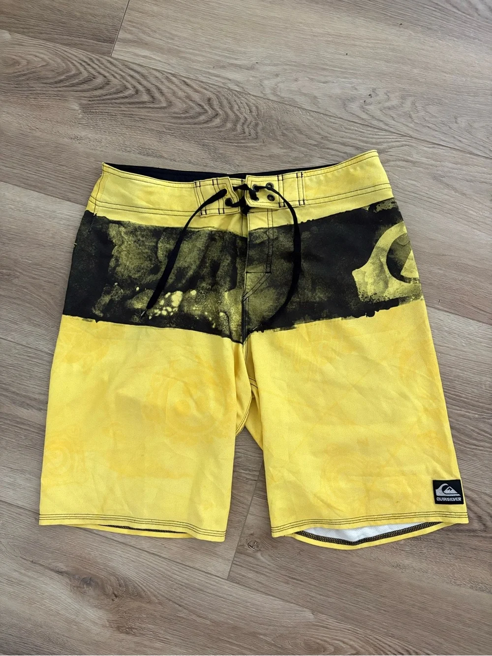 Quiksilver Yellow and Black Men’s Surf Boardshorts